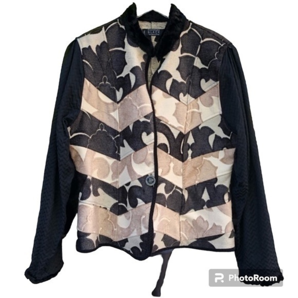 Jacket by KHANGURA b l a c k ⭐️⭐️⭐️⭐️⭐️